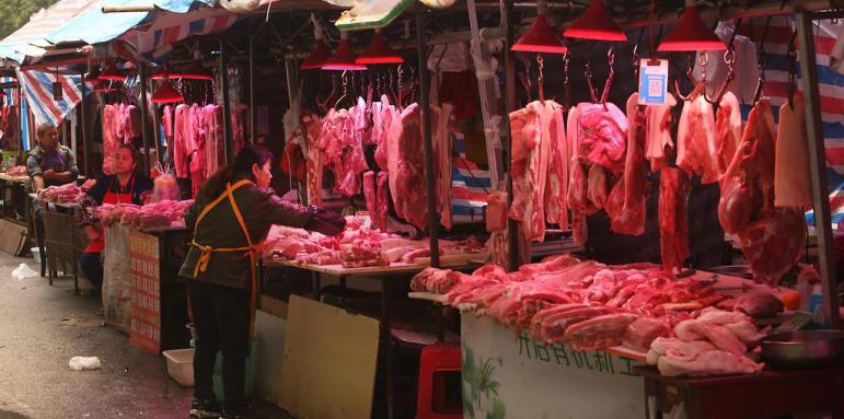 В Китай говорят, че вирусът е внесен със замразено месо
